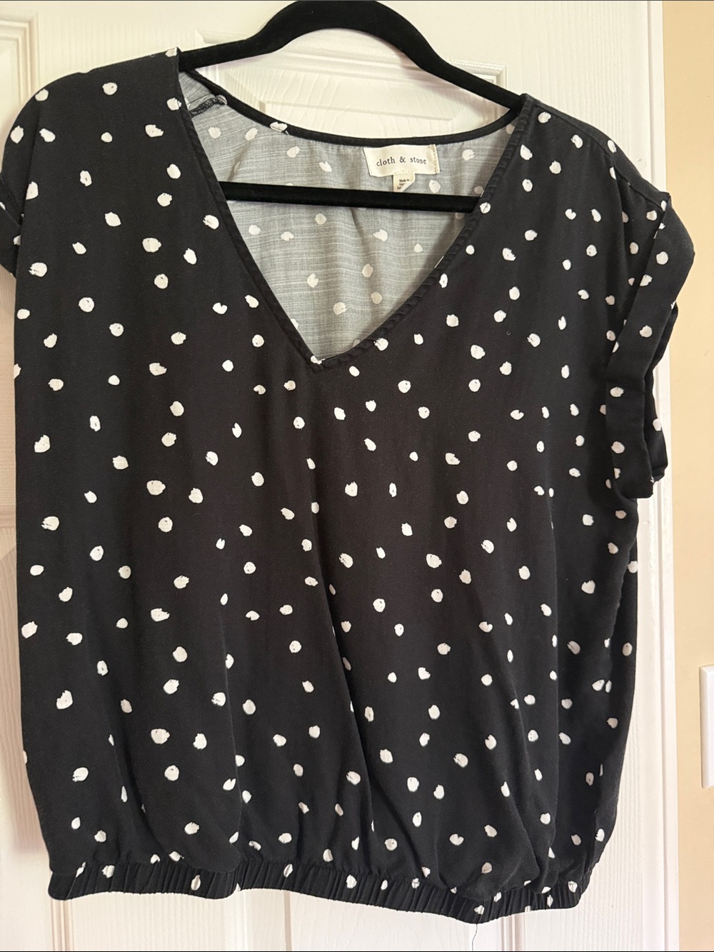 cloth & stone Black White Dot V-Neck Short Sleeve Blouson Top